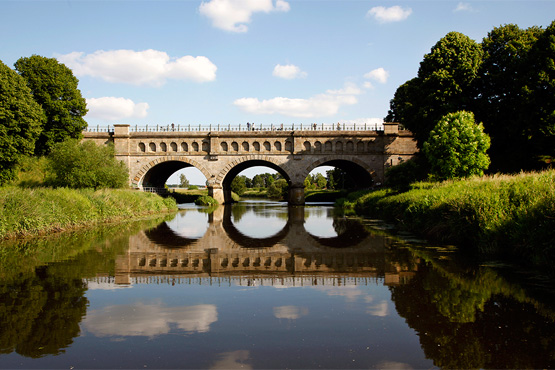 Dreibogenbrücke bei Tag